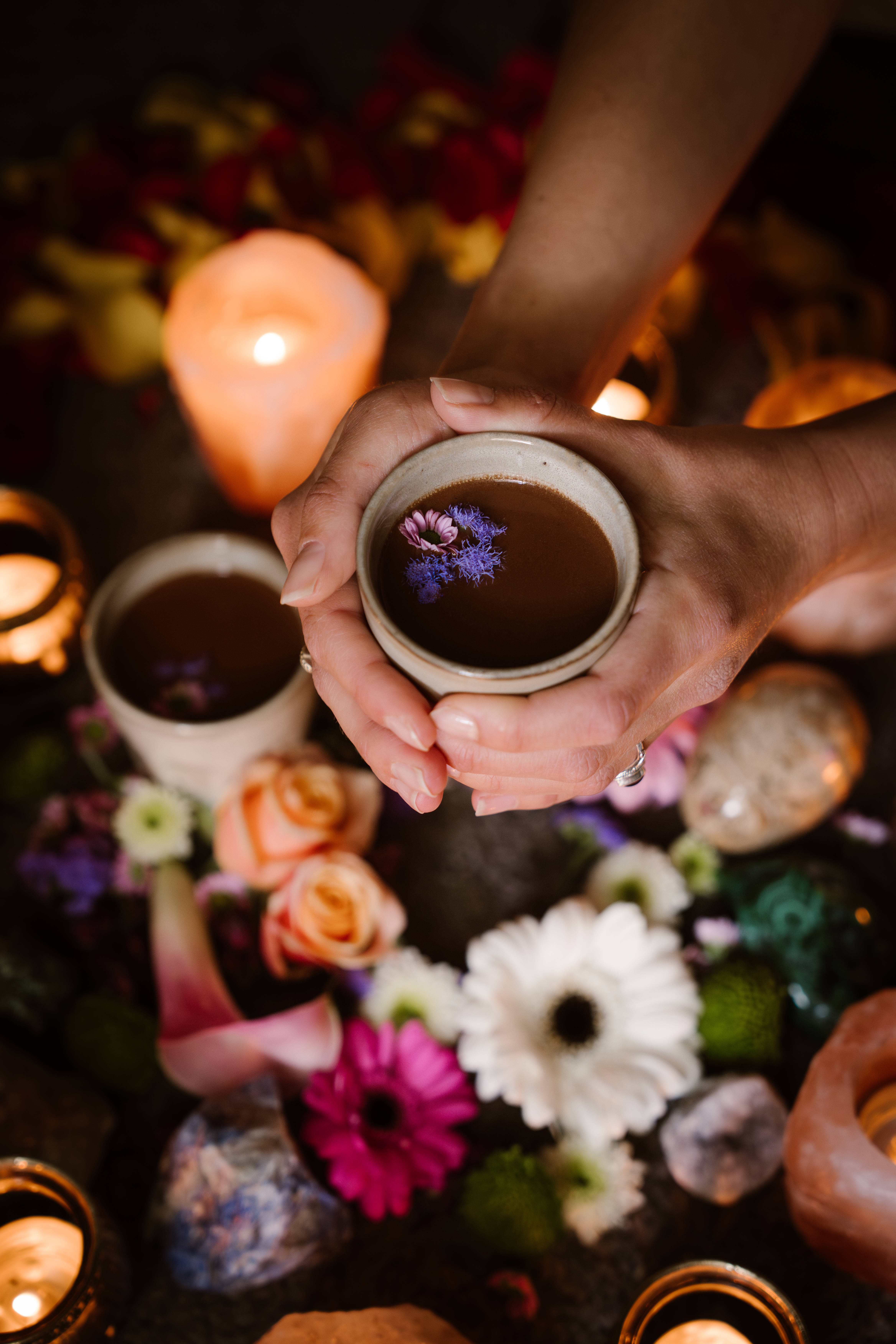 Een kop cacao tijdens een ceremonieel moment